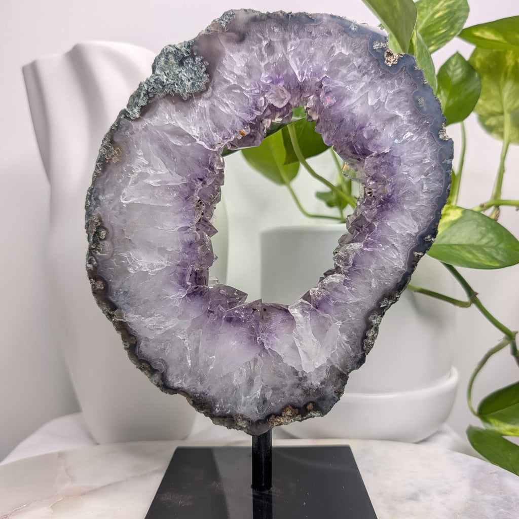 Amethyst portal on stand