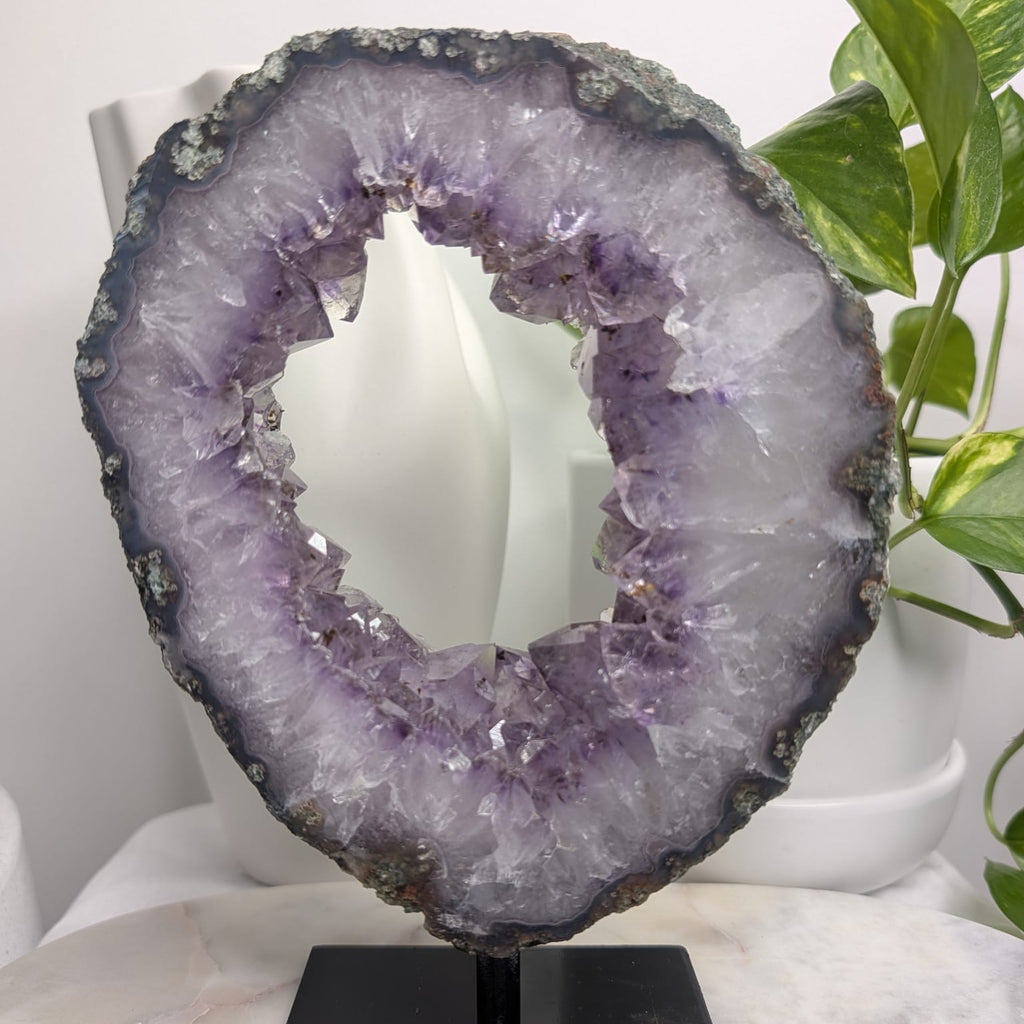 Amethyst portal on stand