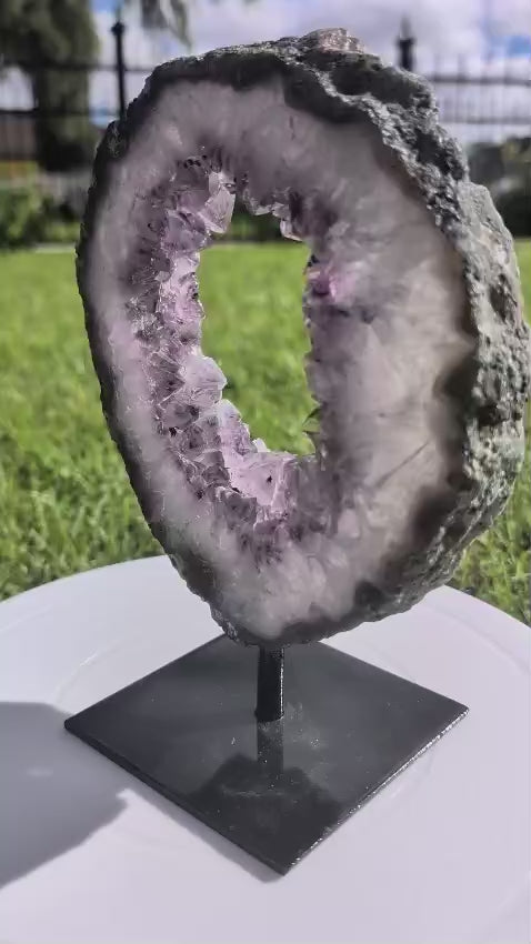Amethyst portal on stand