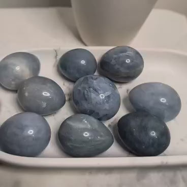Midi Blue Calcite Egg